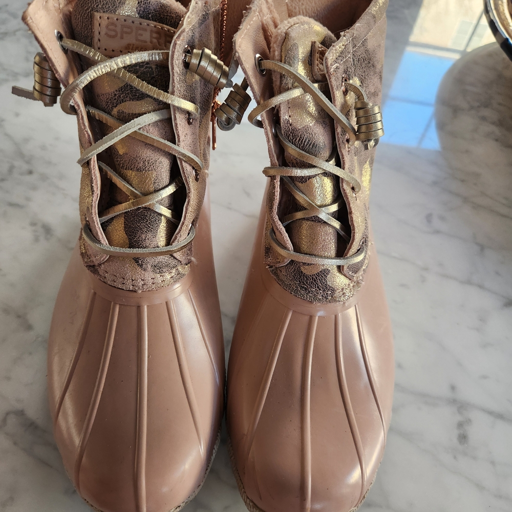 Sperry Women’s Main Pink Leather Lace Up Duck Boots w 3 metalic fabric colors.